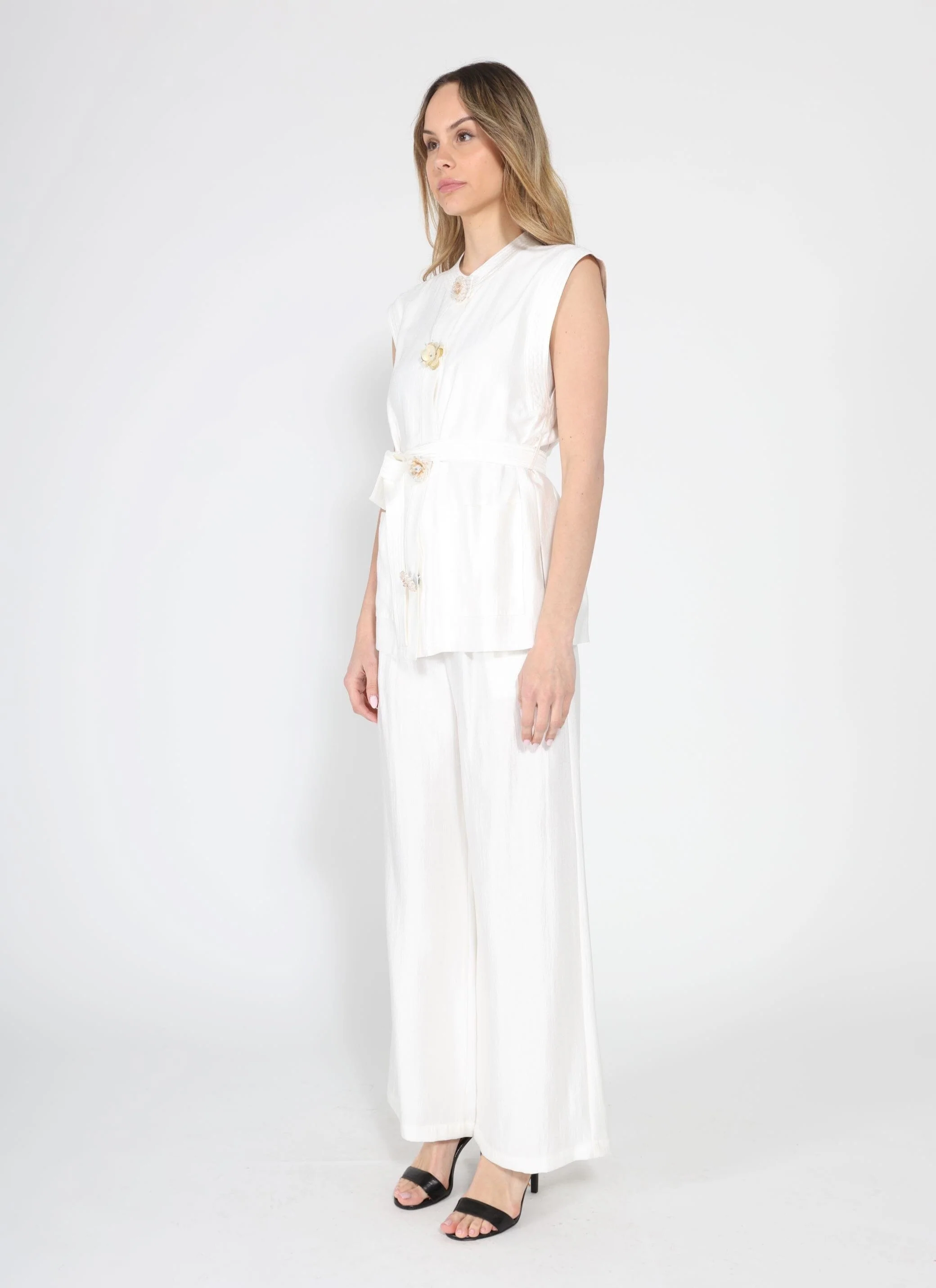 Button detail sleeveless vest - Image 3