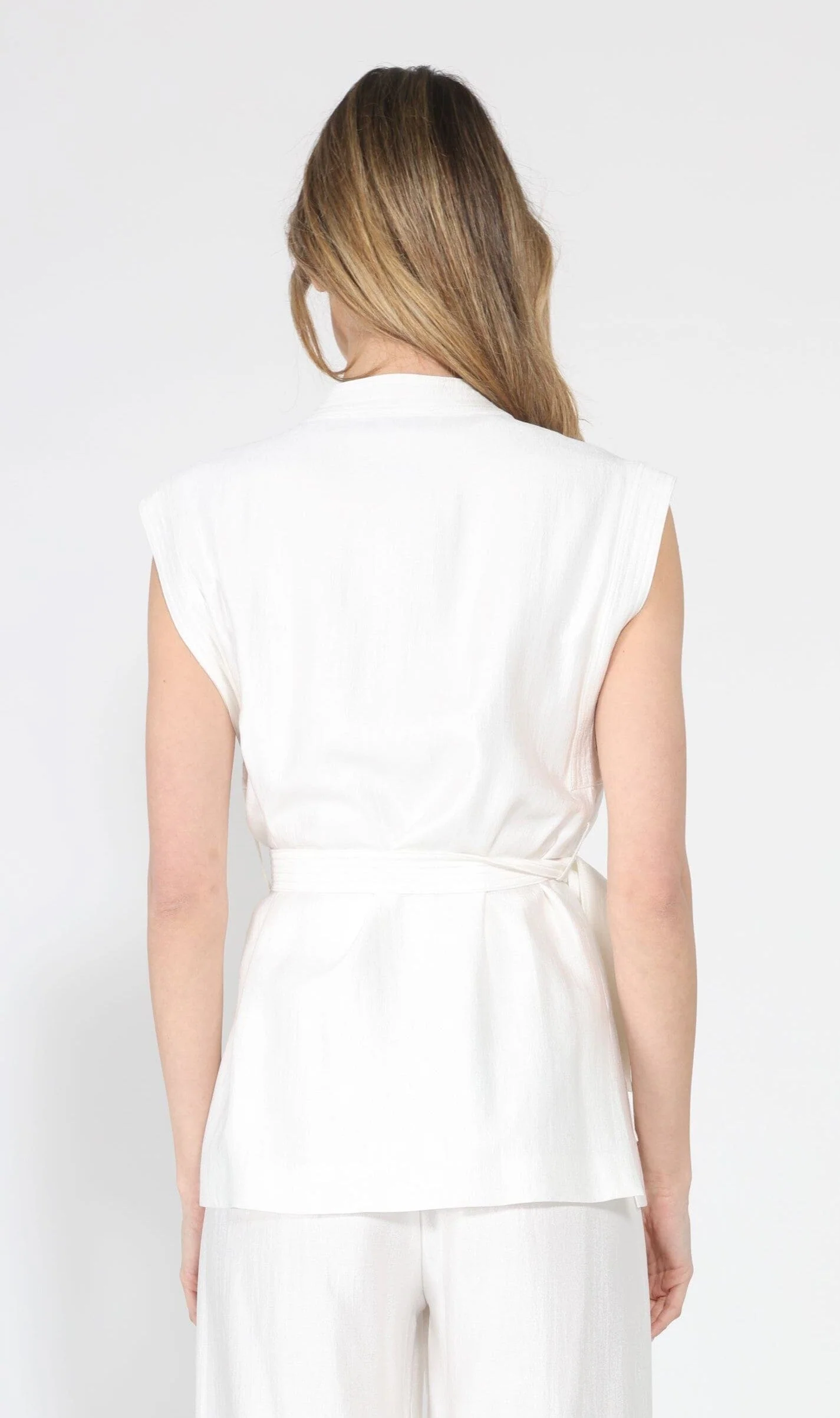 Button detail sleeveless vest - Image 4