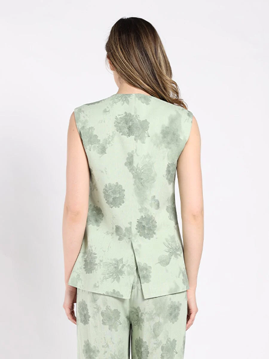 Crew neck printed vest with front button - Image 4