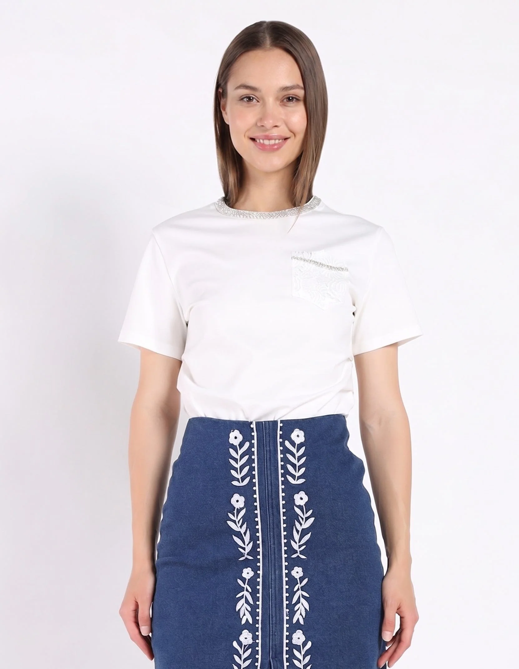 Round Neck Lace & Pocket T-Shirt - Image 5