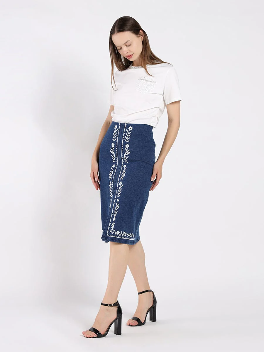 Round Neck Lace & Pocket T-Shirt - Image 6